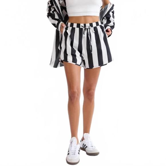 NEW SAGE THE LABEL hits different shorts in black/white - Picture 1 of 3